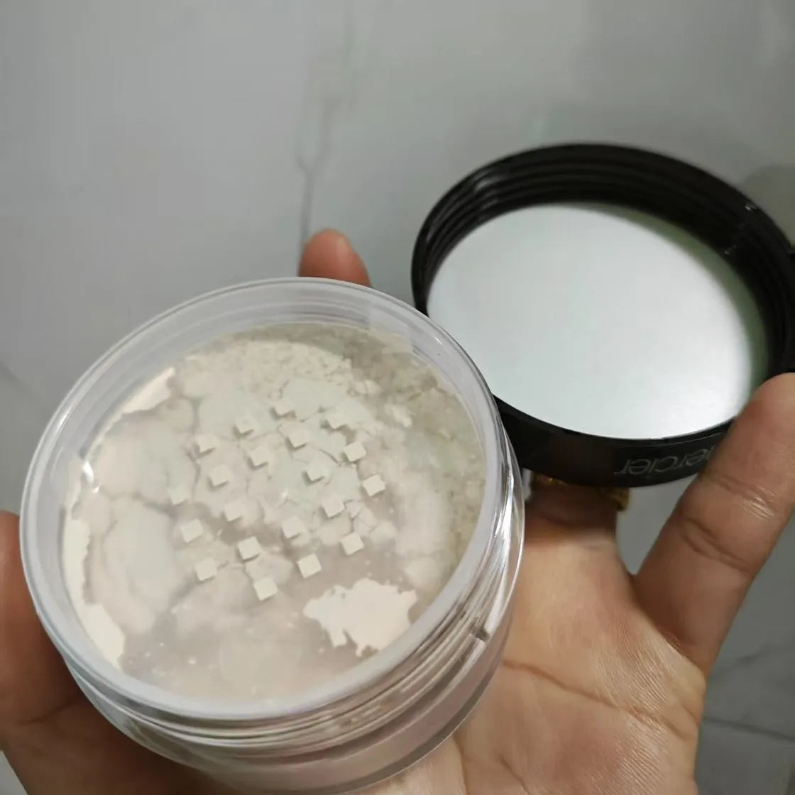 Natural Soft Transparent Honey Loose Powder – 2025 Edition